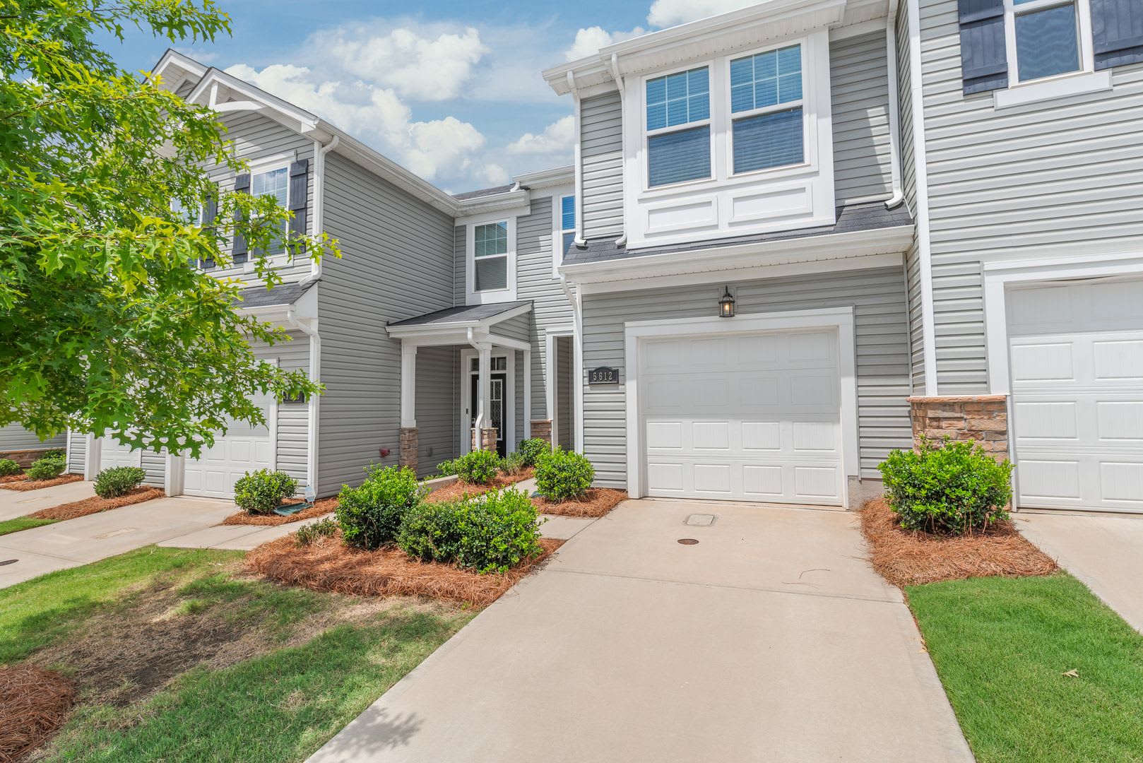 Like-New Townhome in Pristine, Move-In Ready Condition – photo 3