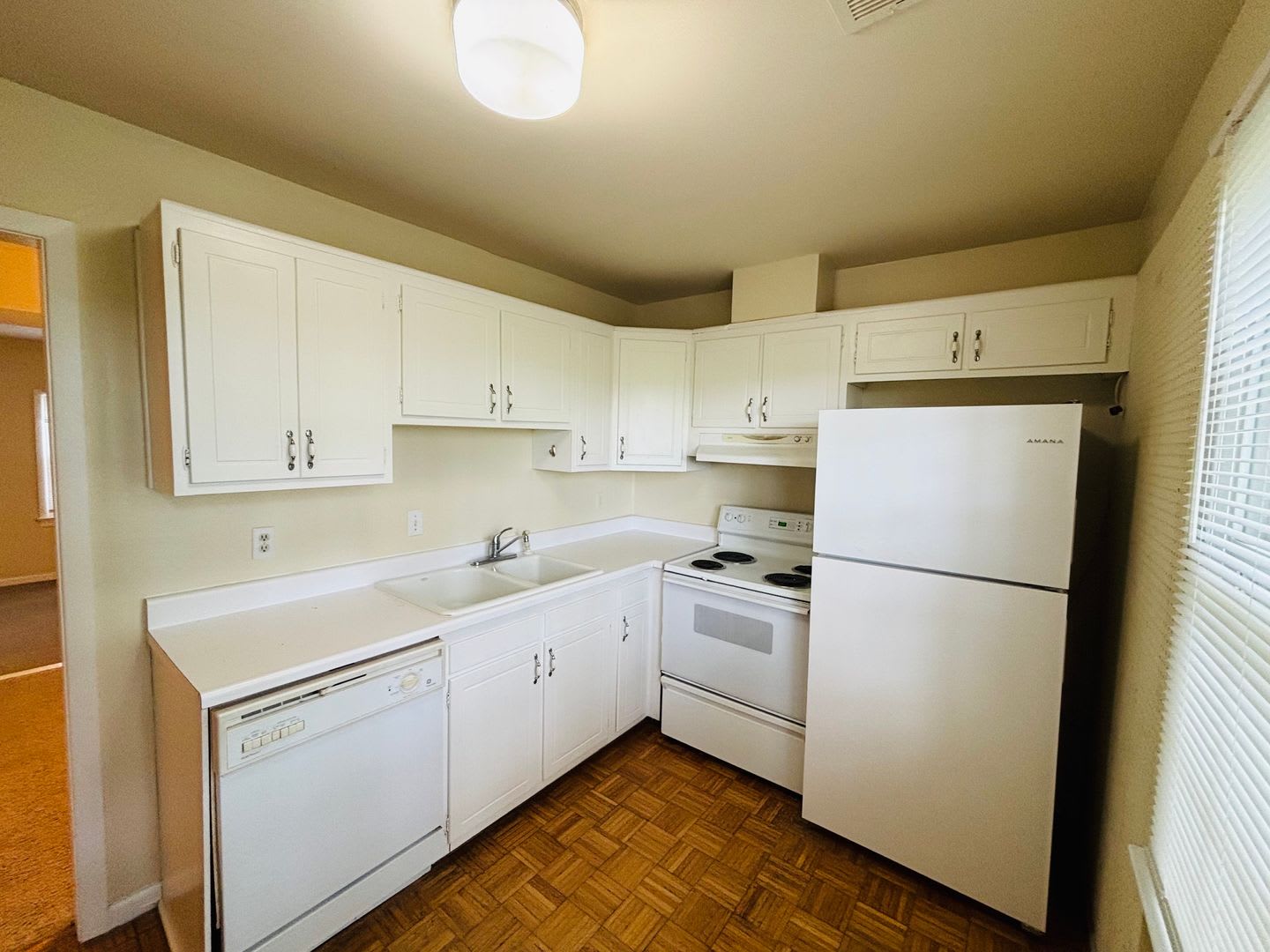 4 Bedroom, 2.5 Bath Townhouse – photo 4