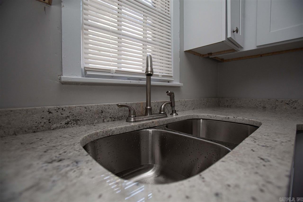 926 W 29th Street – photo 5