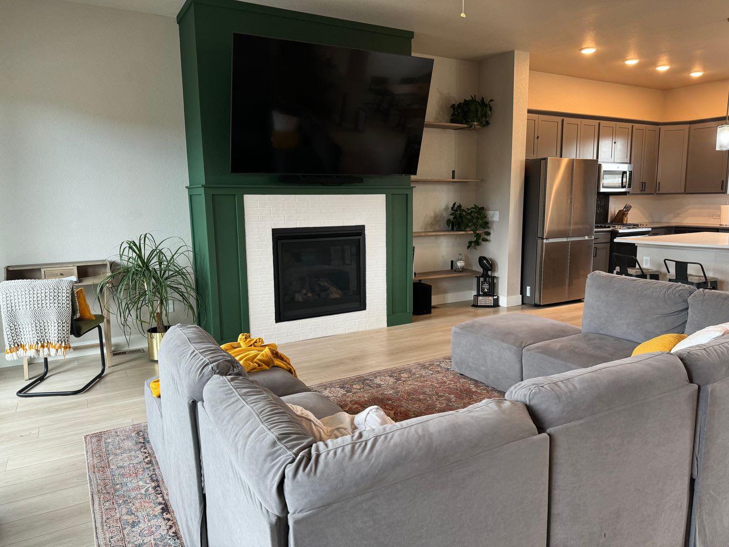 Almost New Central Location Like New 3 4 Bed 4 Bath 2 Car Gated Complex – photo 2