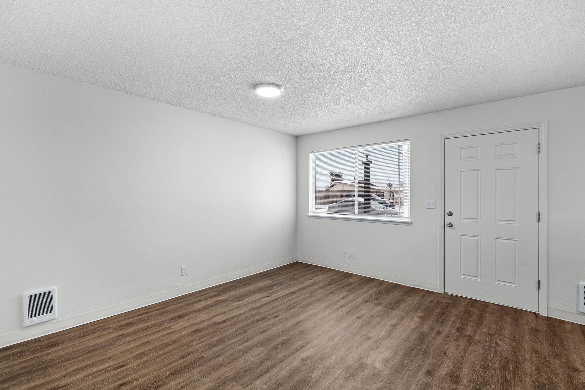 Creekside Apartments – photo 4