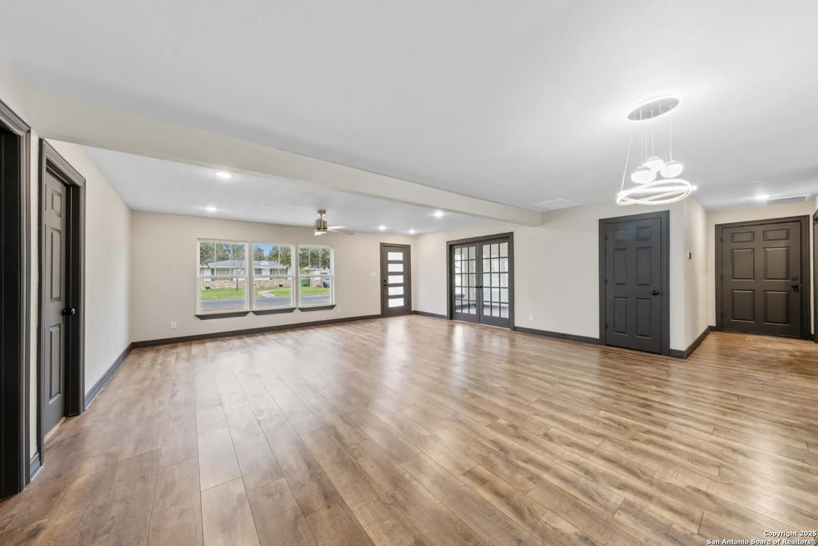 2643 W Gramercy – photo 2