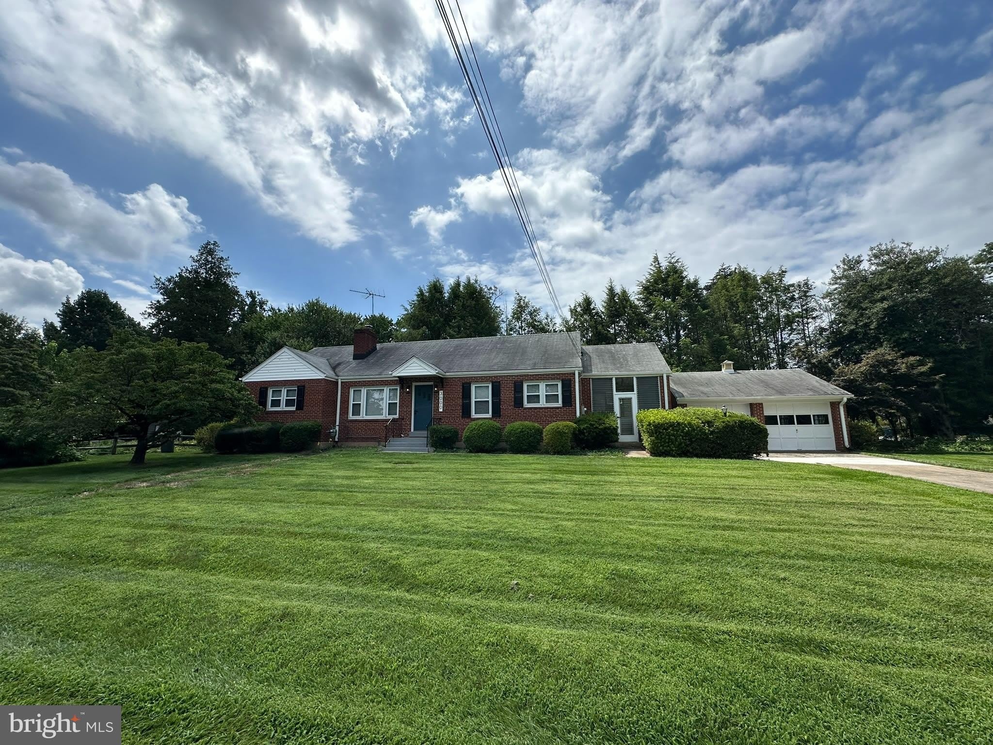 3000 JAMES Street – photo 2