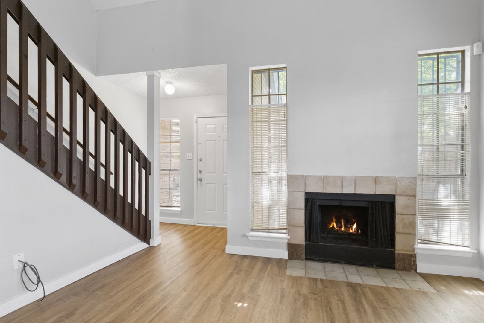 Spacious 3-Bedroom Fourplex with Private Backyard – Water & Lawn Service Included – photo 4