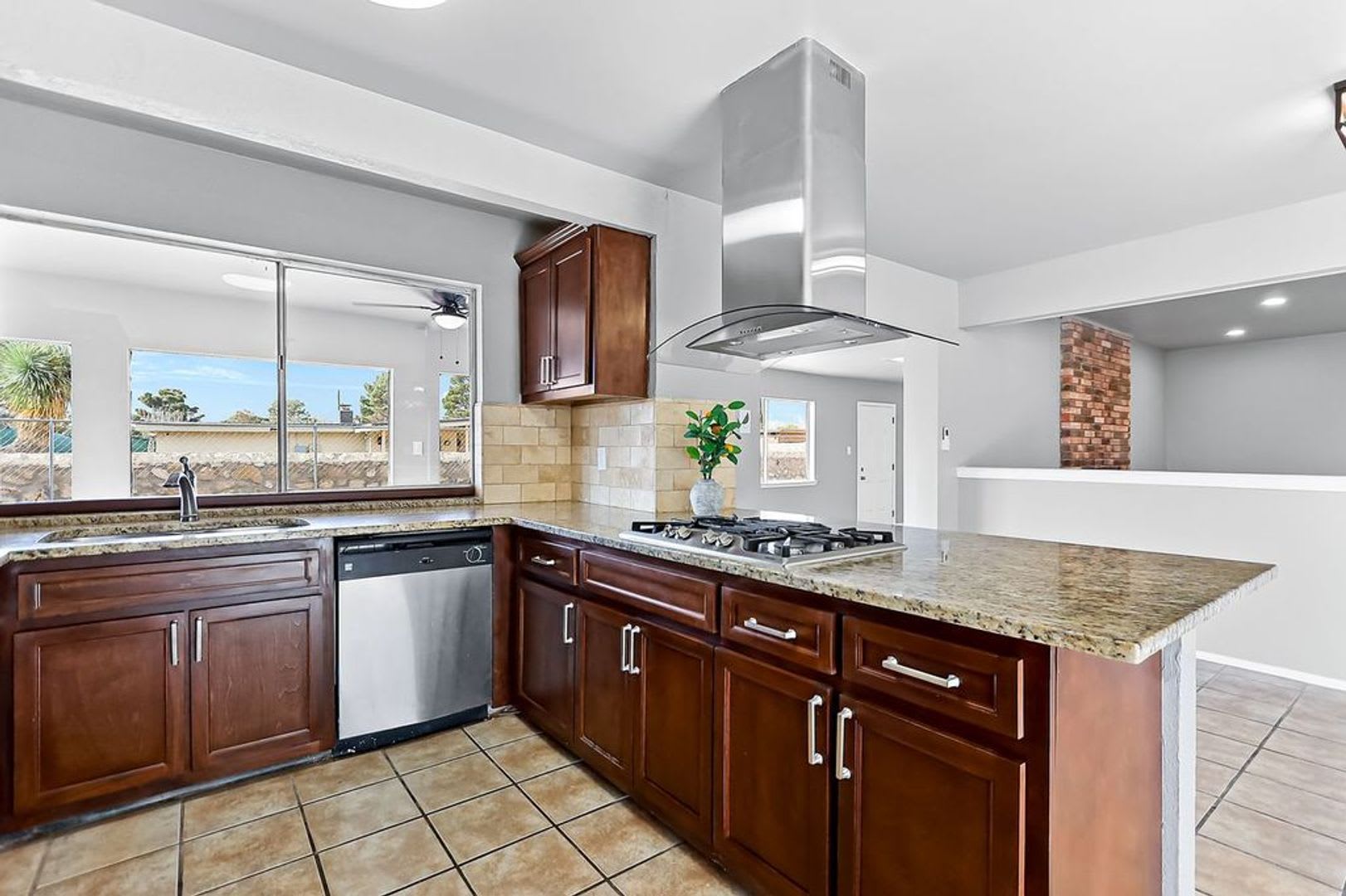 Beautiful East side House 3 bed-2 bath 79928 – photo 3