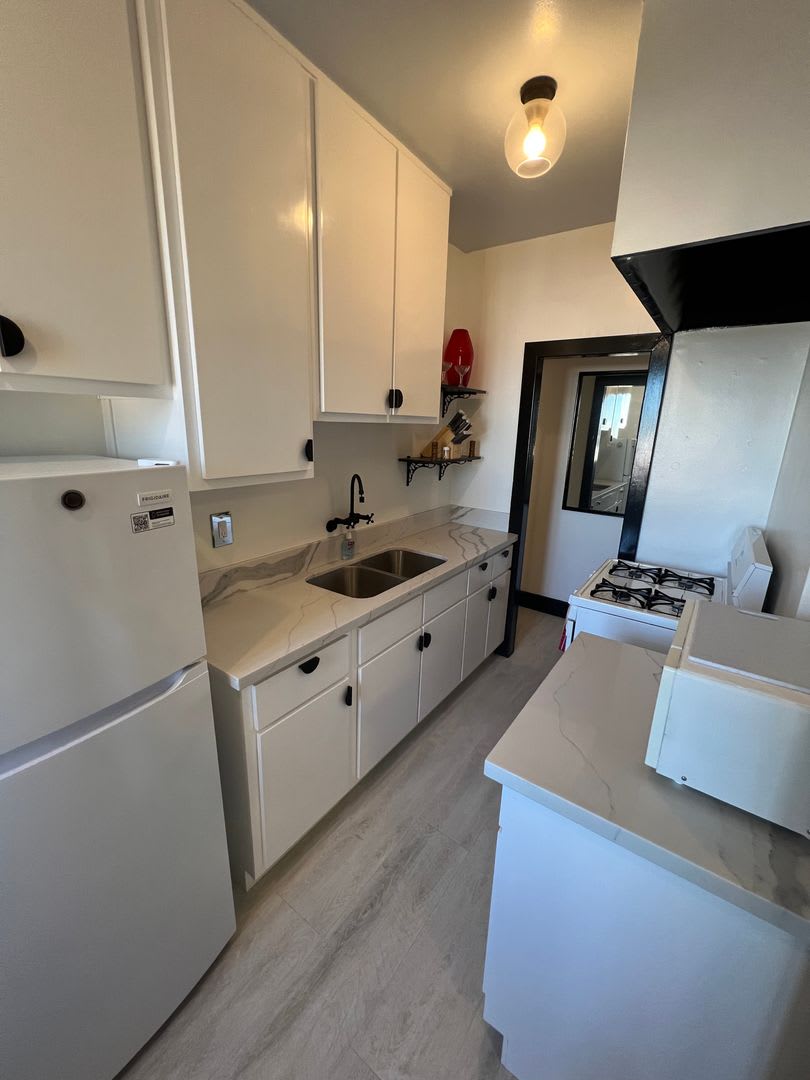 Modern Downtown Long Beach Studio Utilities Included – photo 2