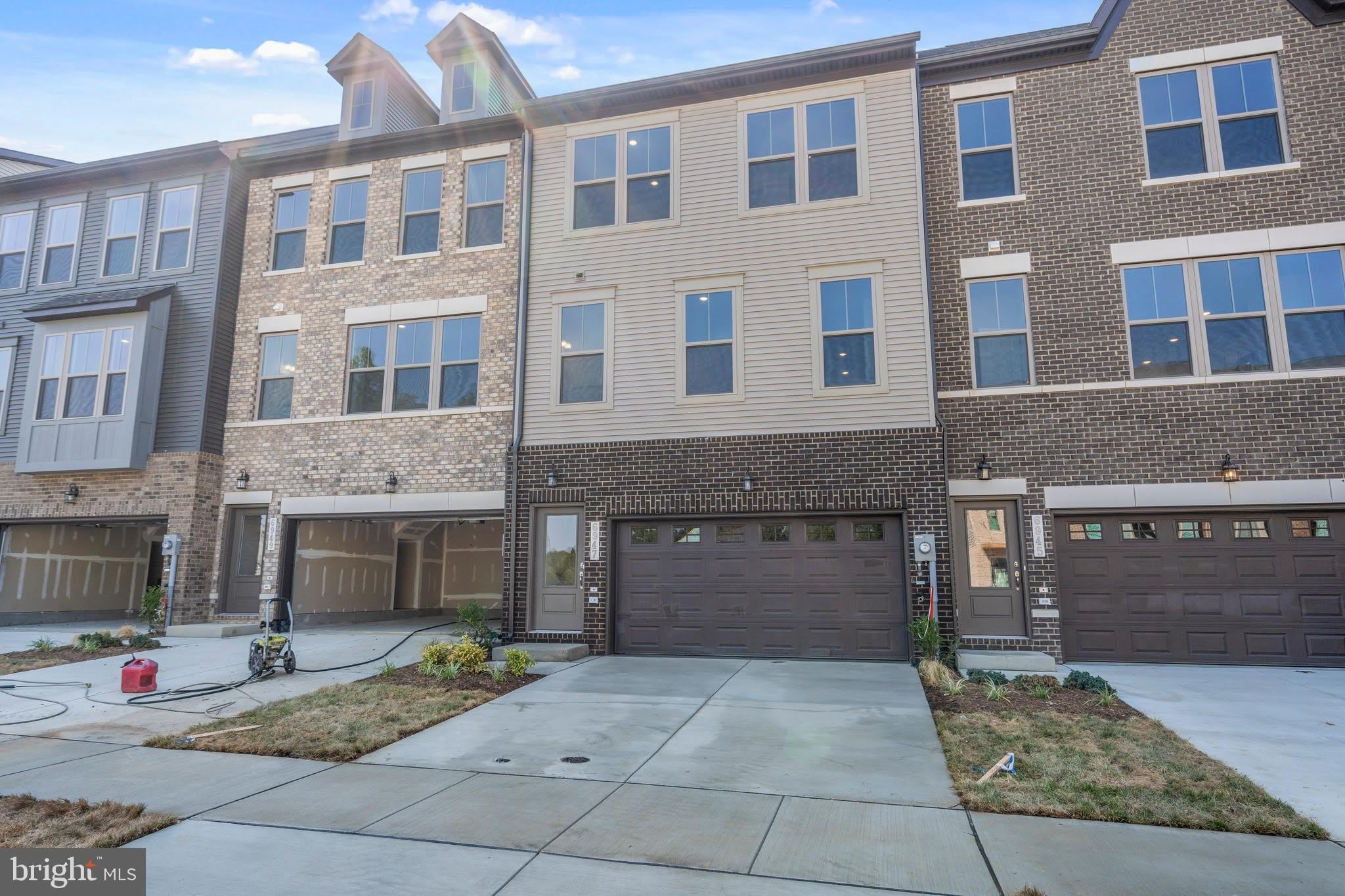 6947 GLADEBROOK RD – photo 2