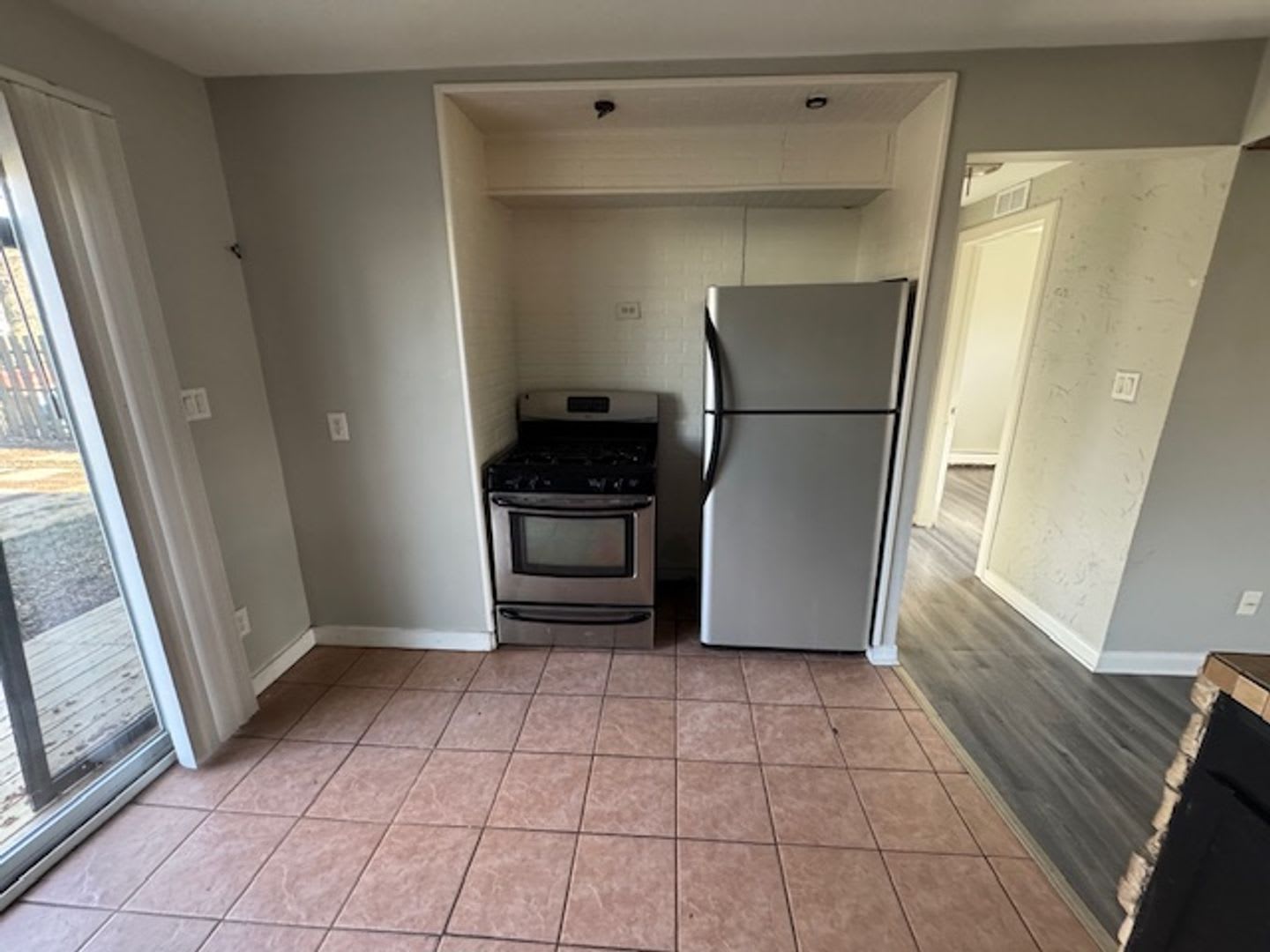 Spacious Roseville Three Bedroom home – photo 4