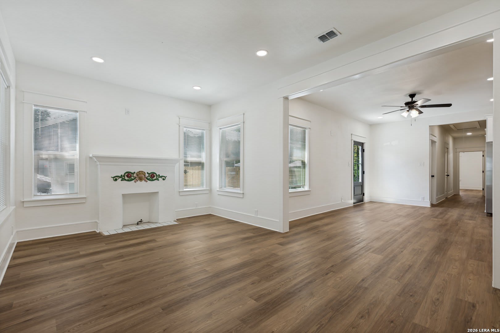 547 W HIGHLAND BLVD – photo 2