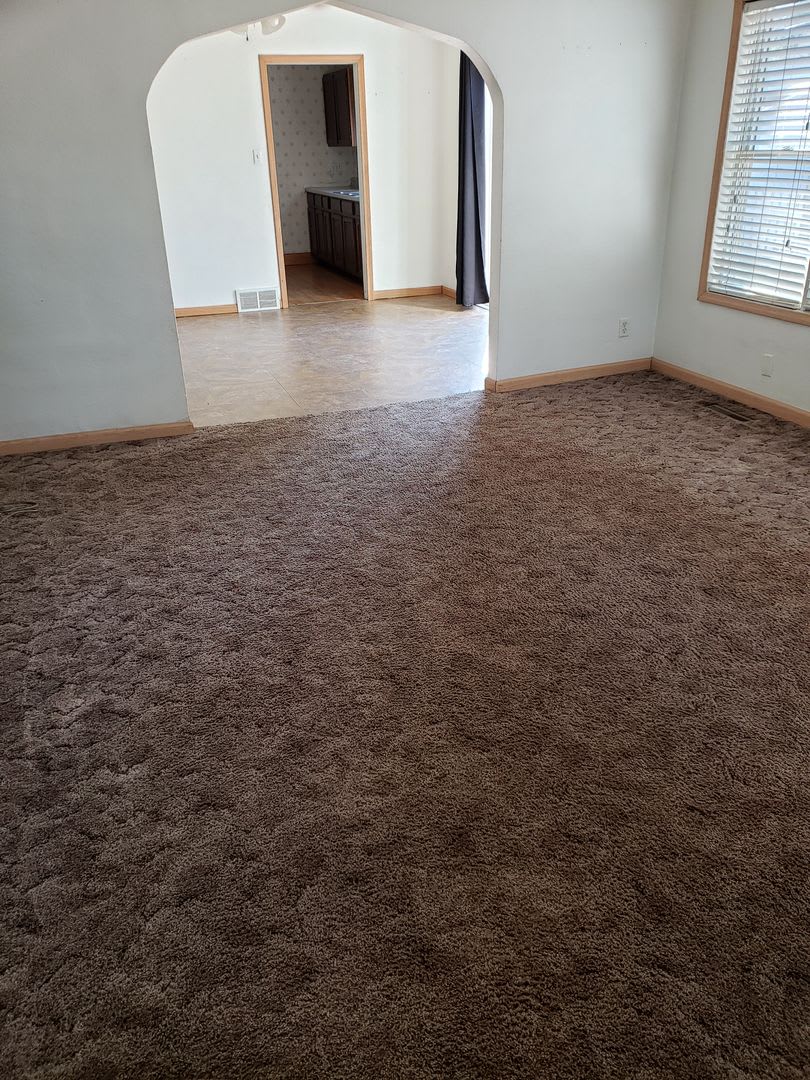 412 3rd Ave NW Jamestown, ND 58401 – photo 2