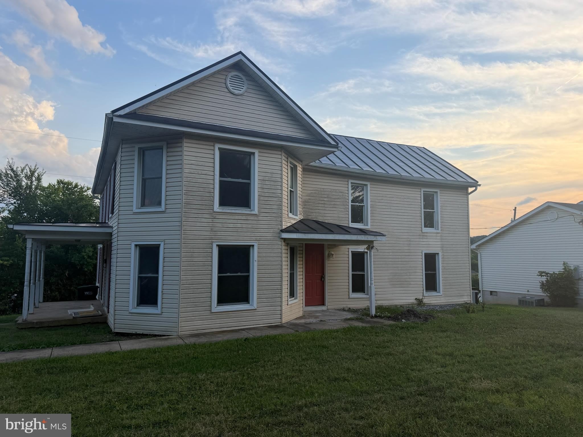 546 CHESTER Street – photo 1