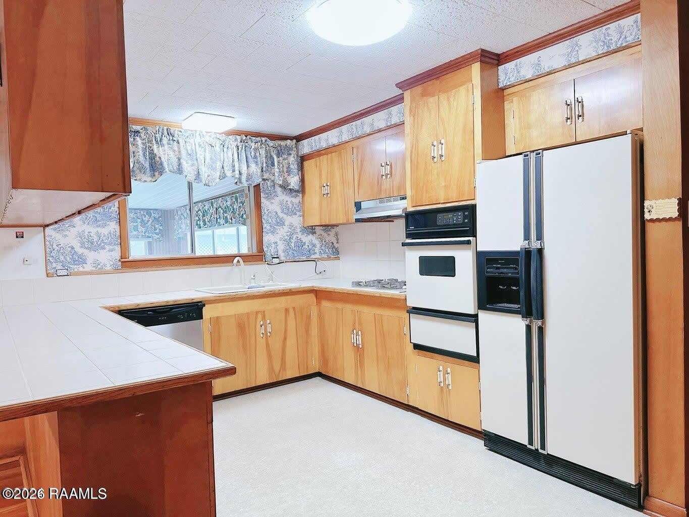 120 Guadalajara Street – photo 3