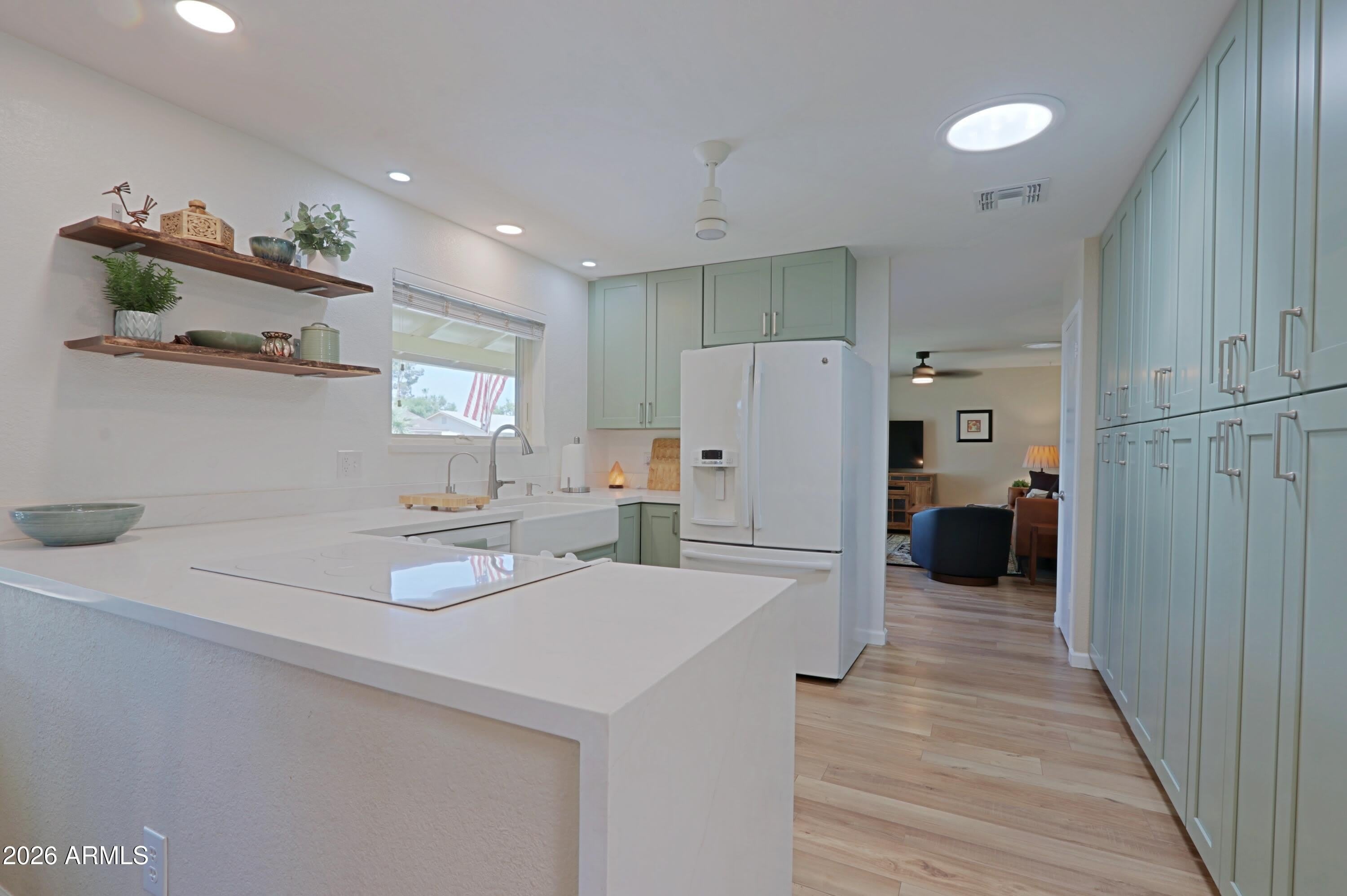 703 E AUBURN Drive – photo 1