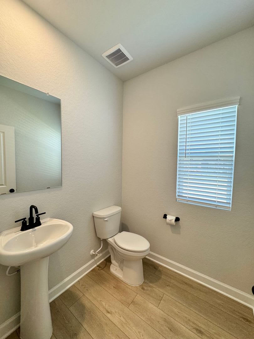 Spacious 4-Bedroom Home with Modern Upgrades & Resort-Style Community Amenities! – photo 4