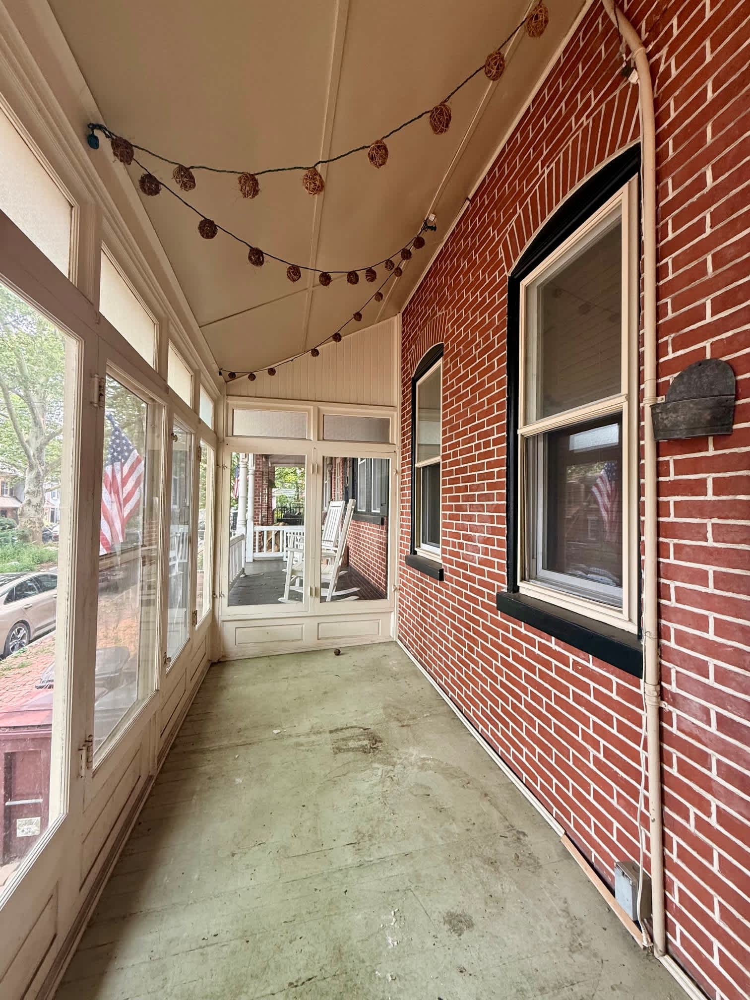 924 Lovering Avenue – photo 3