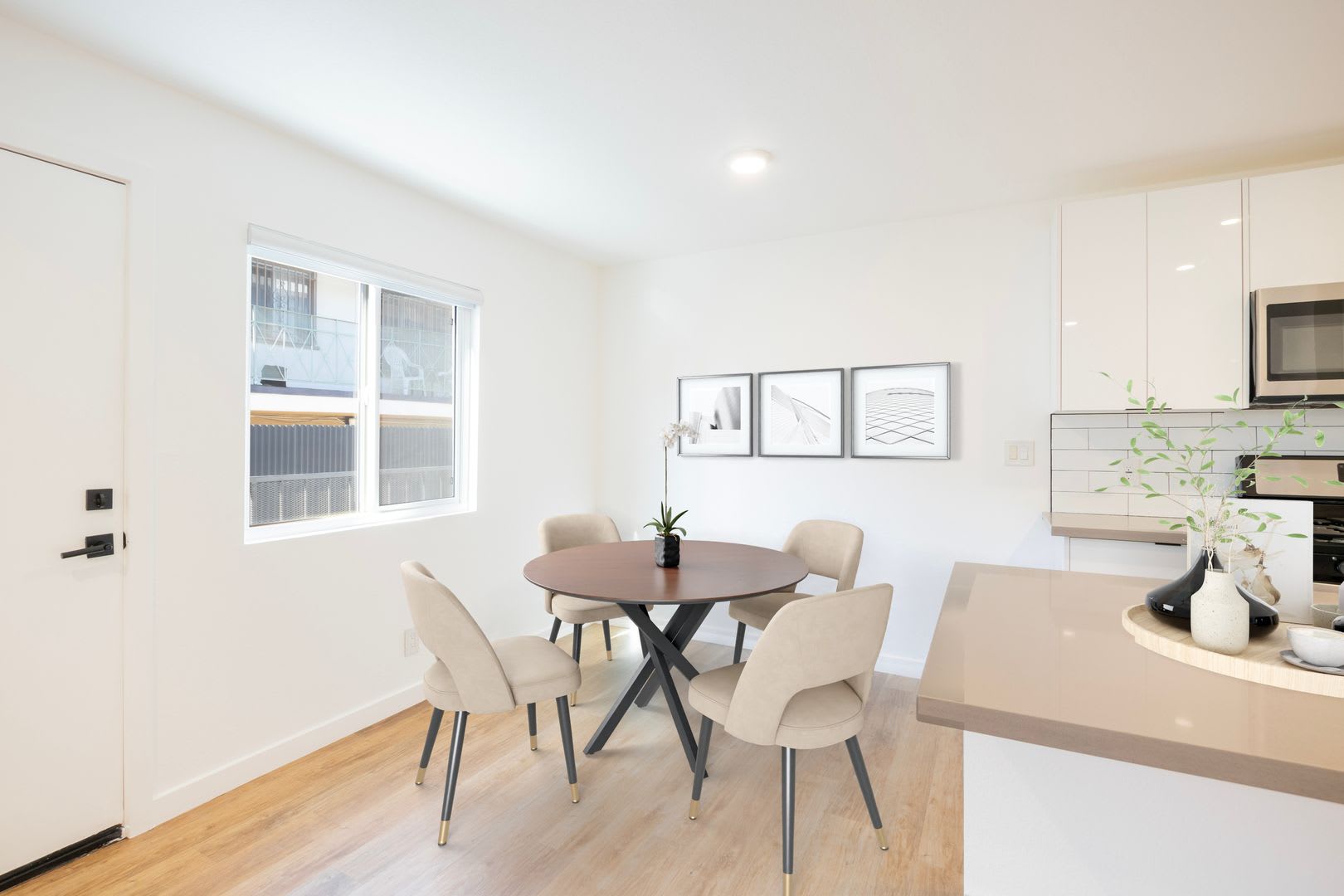 5847 Willoughby Ave – photo 5