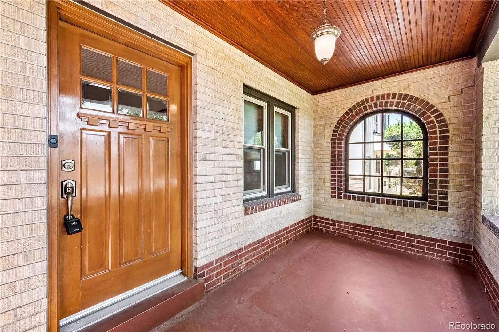 Beautifully Remodeled 3-bed / 2-bath Tudor in Prime Sunnyside Neighborhood! – photo 3
