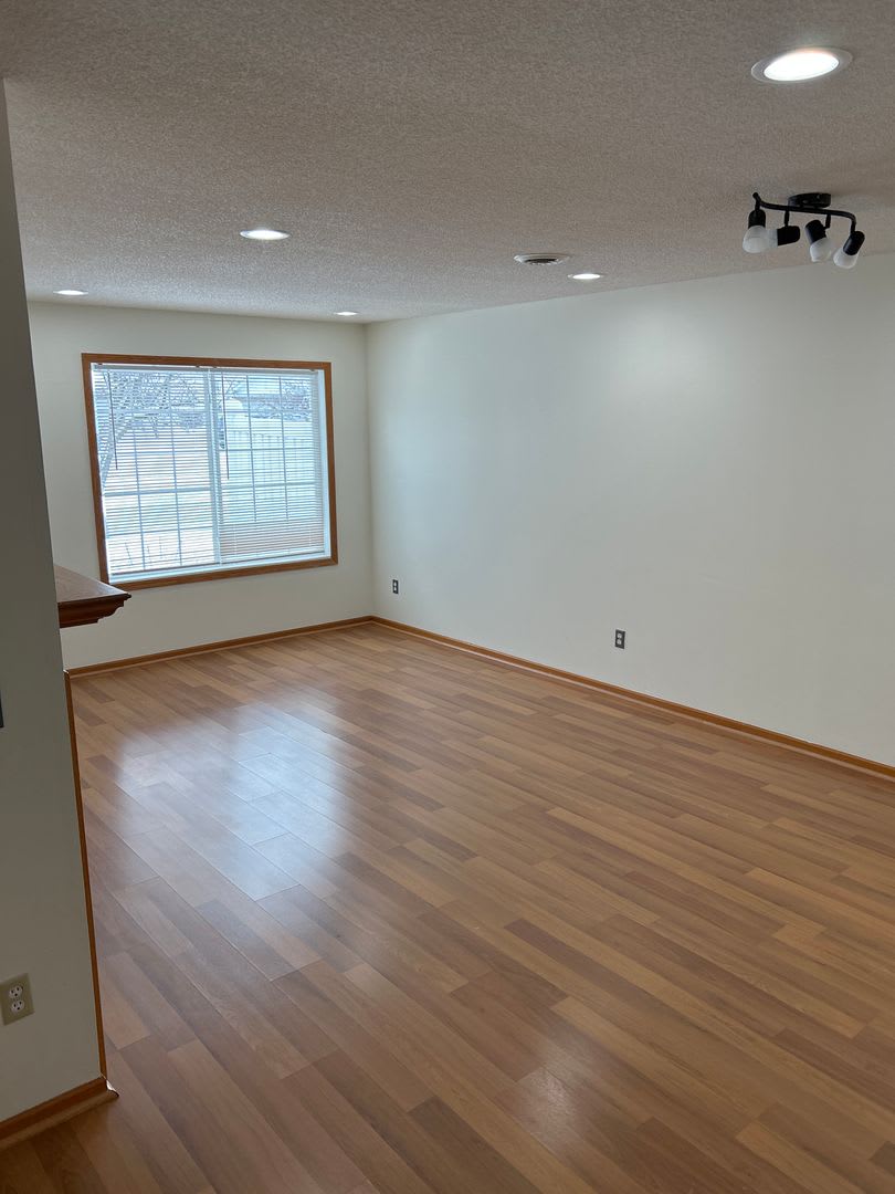CHARMING 3 BEDROOMS 2 BATH TOWN HOUSE – photo 2