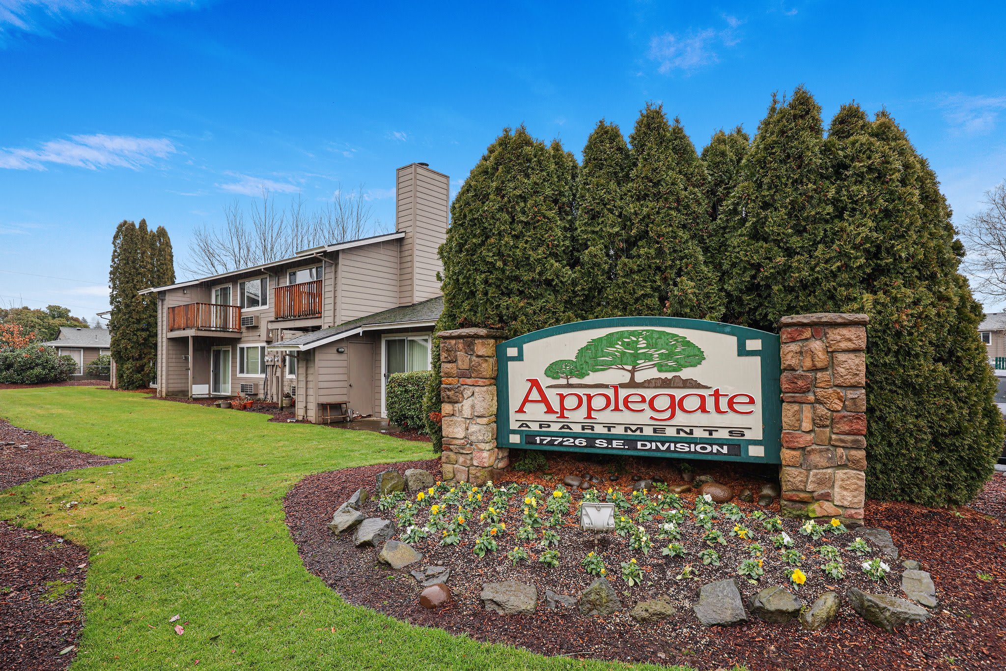 Applegate – photo 1