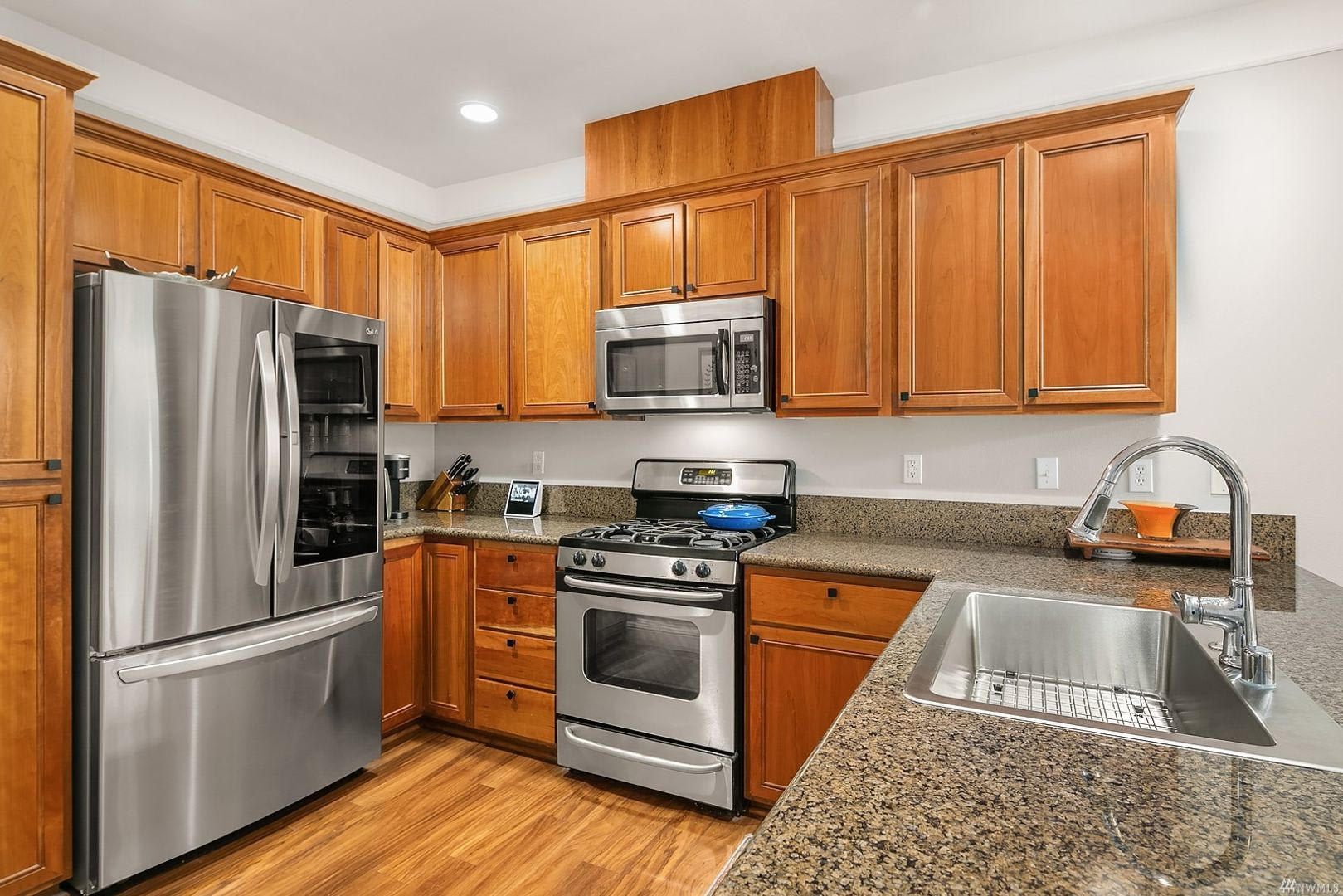 Renton/Talbot area 3 storyTownhome in gated community! 3 bedroom 3.5 bathroom. Available NOW!! – photo 5