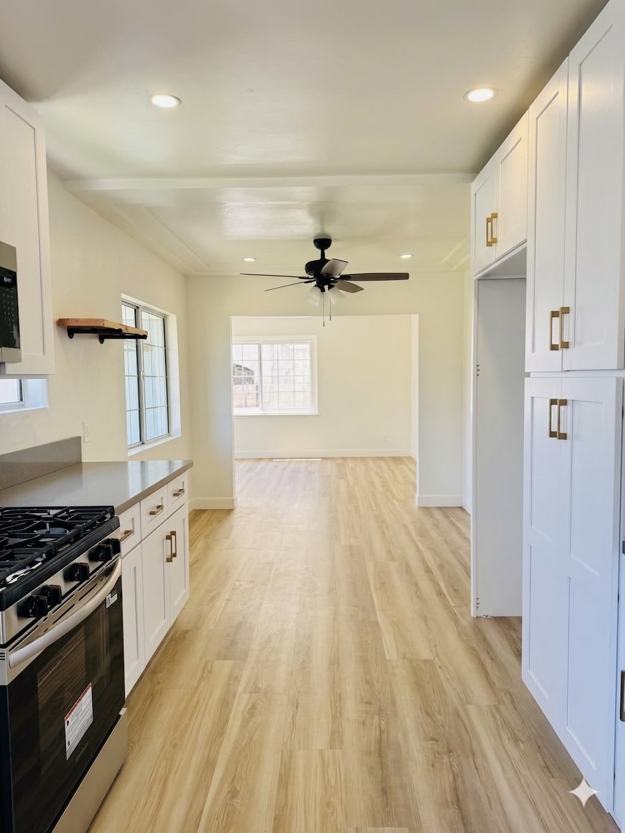 1227 Amalia Ave – photo 4