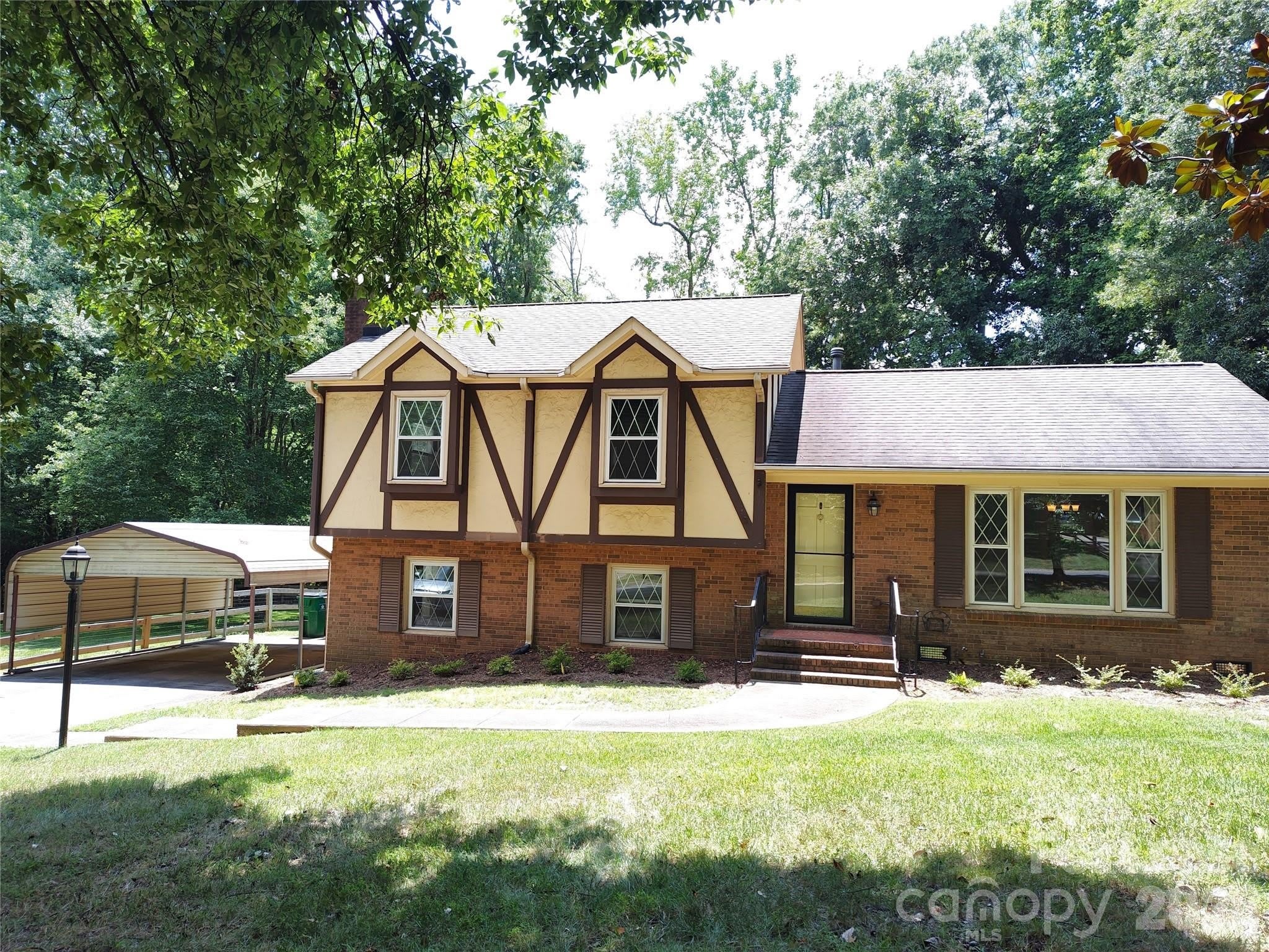 5812 Donegal Drive – photo 1