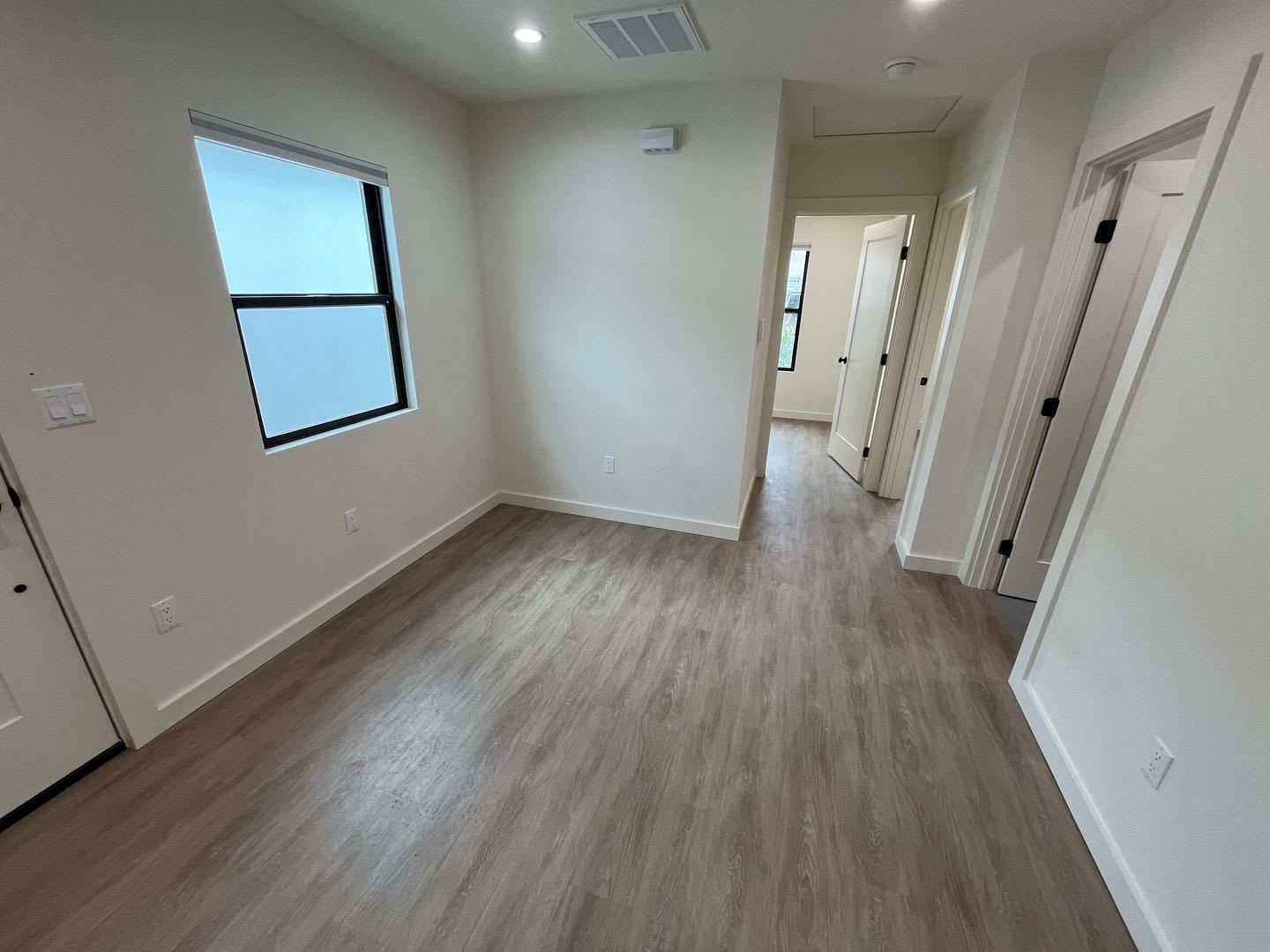 Newly Remodeled 2 Bed 1 Bath Unit in PB – photo 5