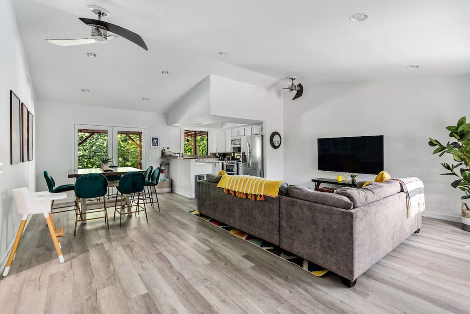 Beautiful fully furnished 3 bedroom home in Palm Springs (Monthly Only – photo 4