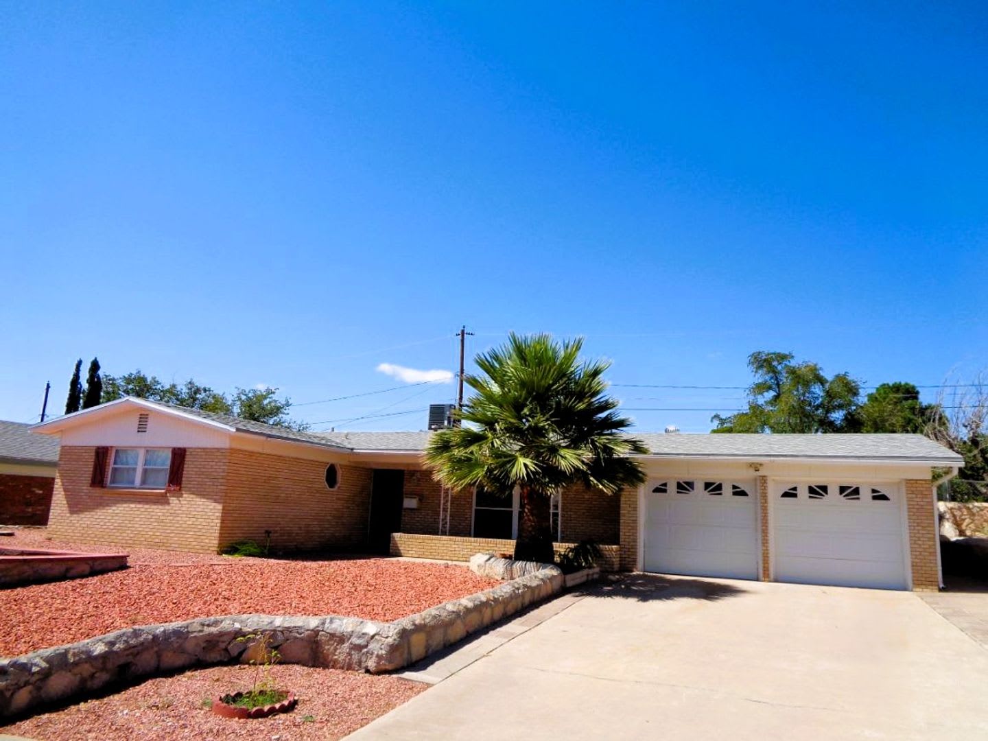 Exquisite Single Level Westside Home With Refrigerated Air Located In Quiet Neighborhood – photo 1
