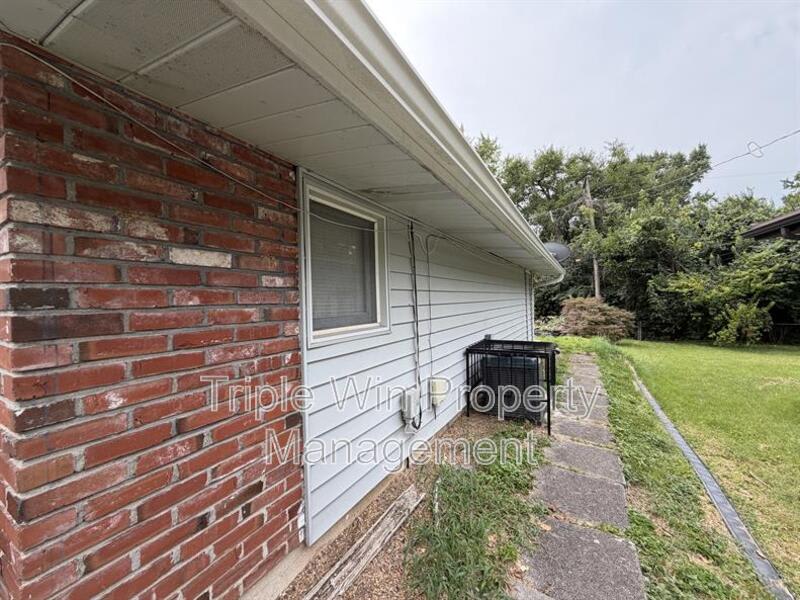 810 Saint Anthony Lane – photo 3