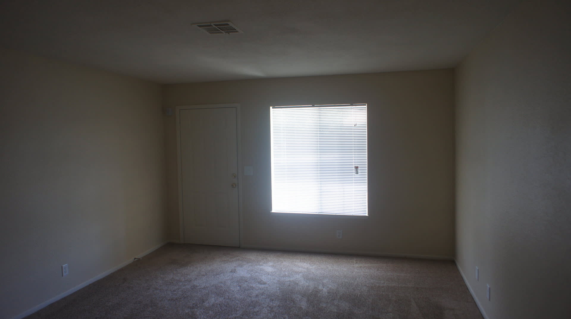 Charming 3Bed 2Bath 2Car Residence With Gated Pool Located In E Las Vegas Weekly Pool Service Included – photo 5