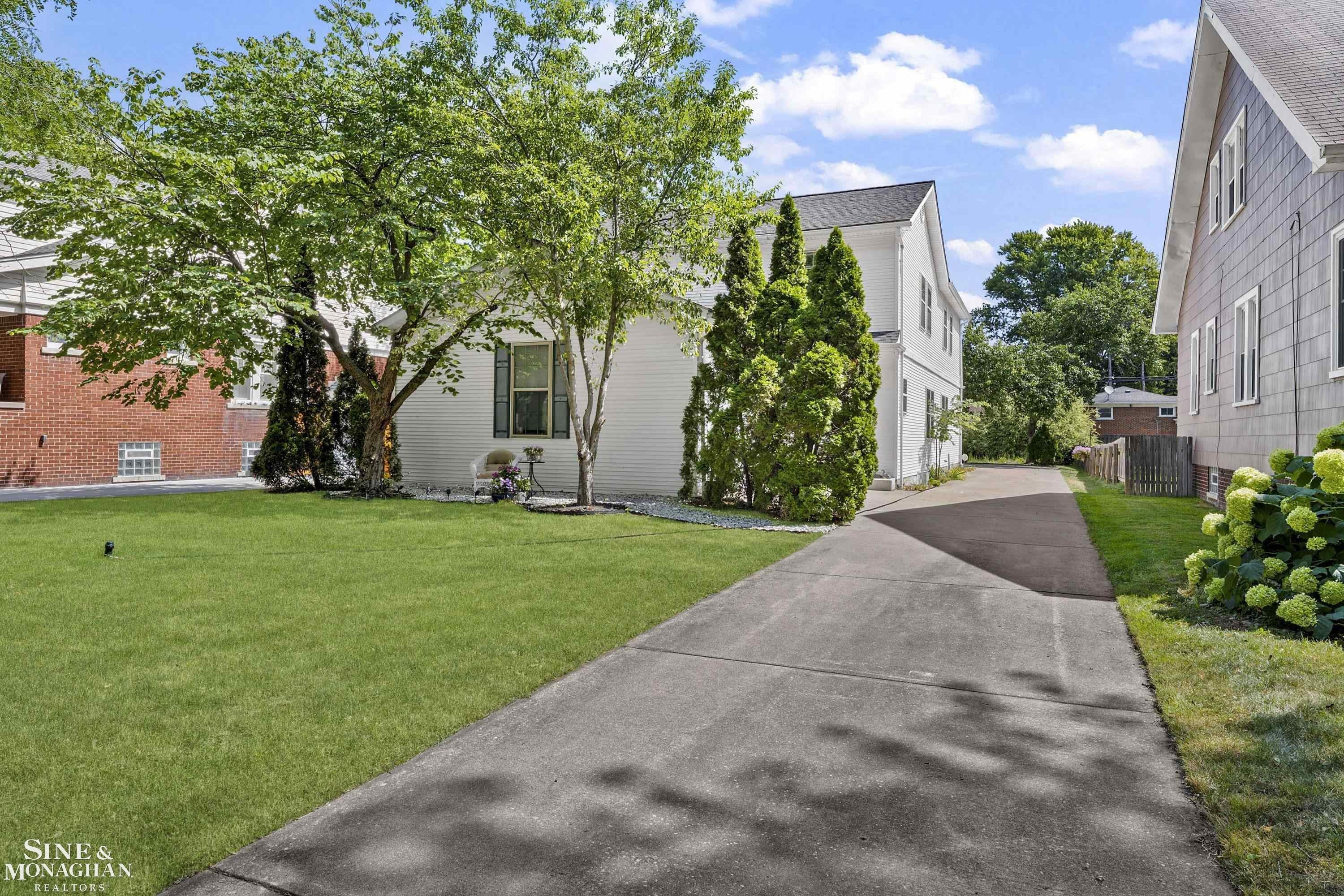886 St. Clair Avenue – photo 3