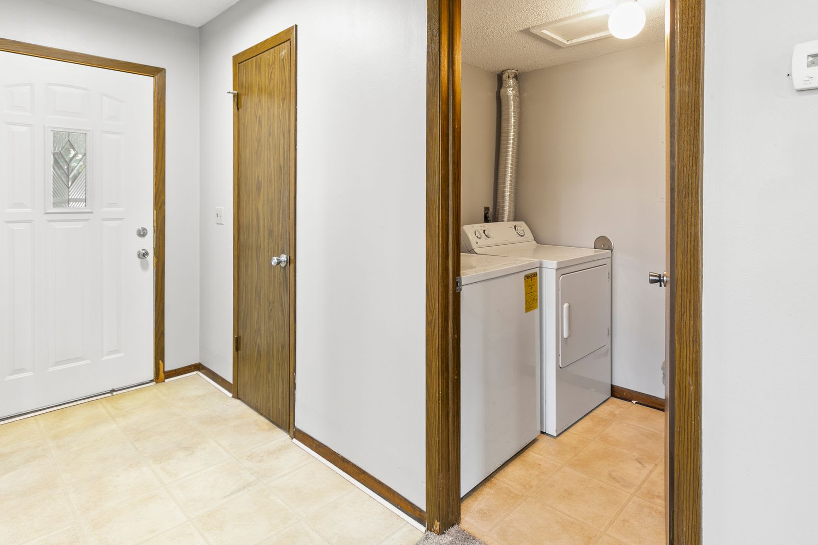 Spacious 3 Bedroom/ 3 Bath Townhouse – photo 4