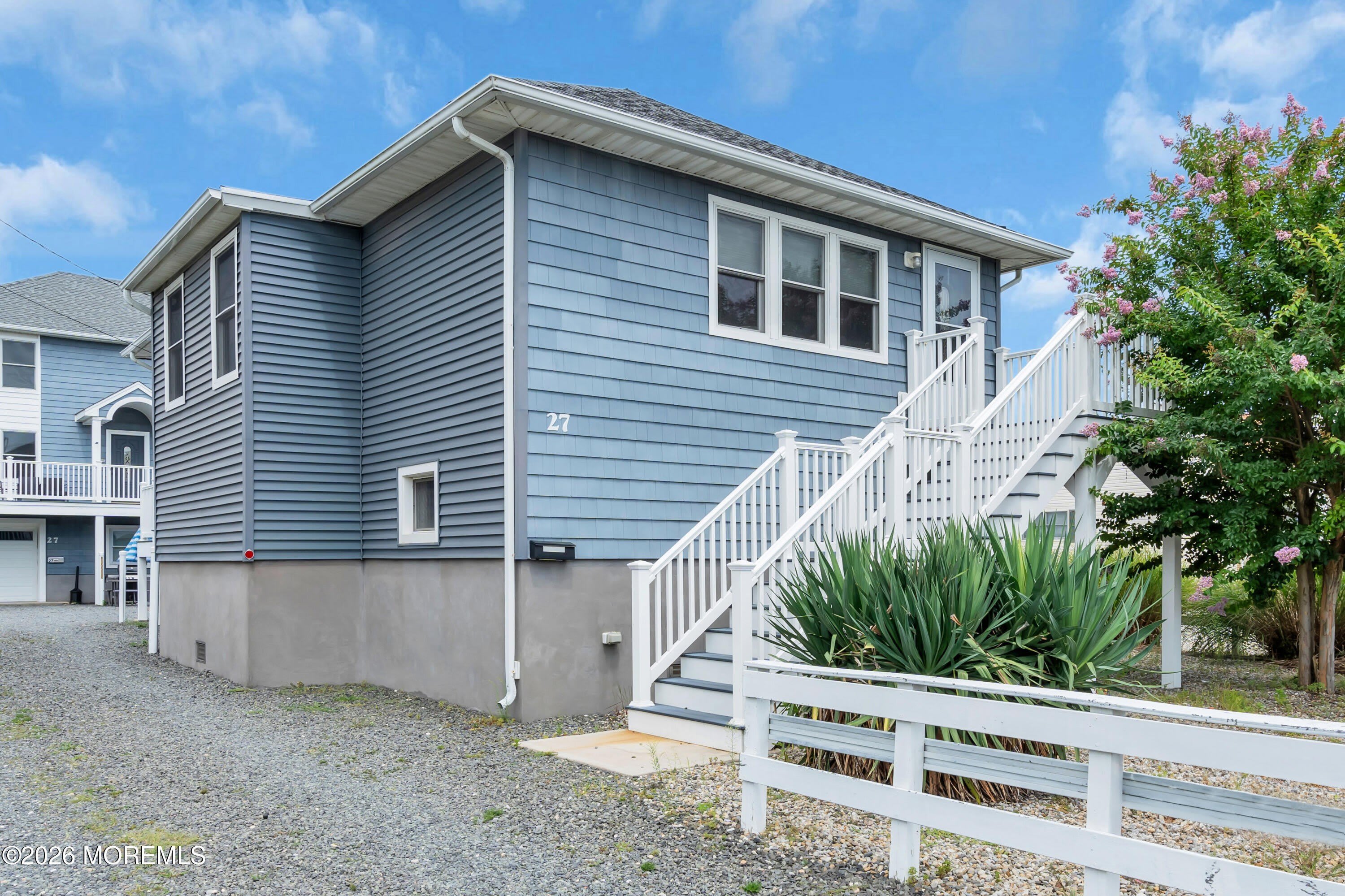 27 Arnold Avenue – photo 3