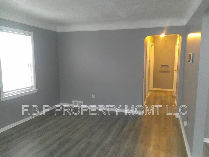 18545 Riverview St – photo 2