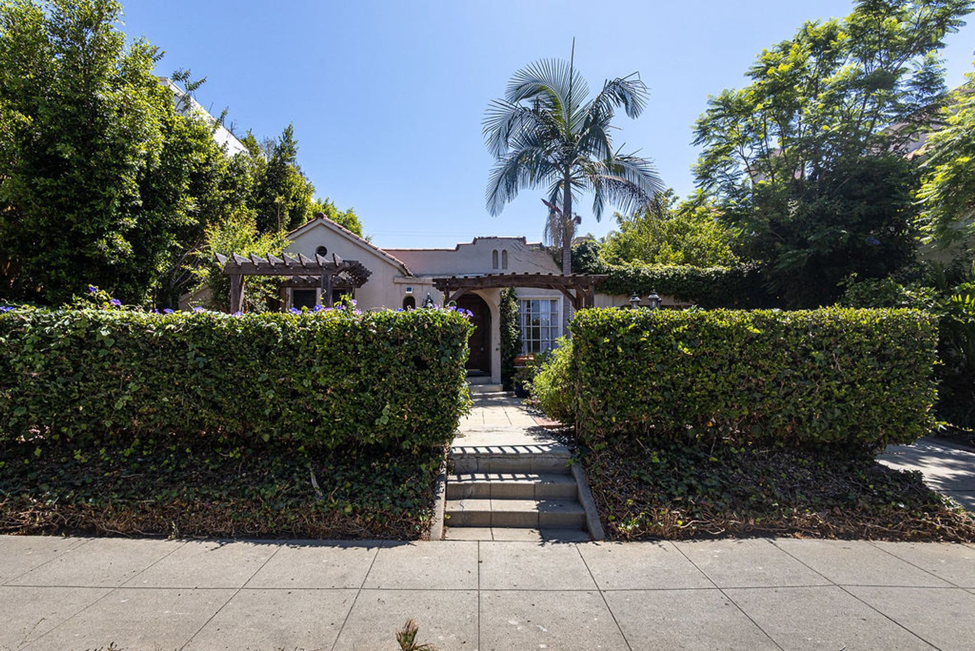 Warm & Welcoming Home Near Melrose with Room to Live, Work & Create – photo 1