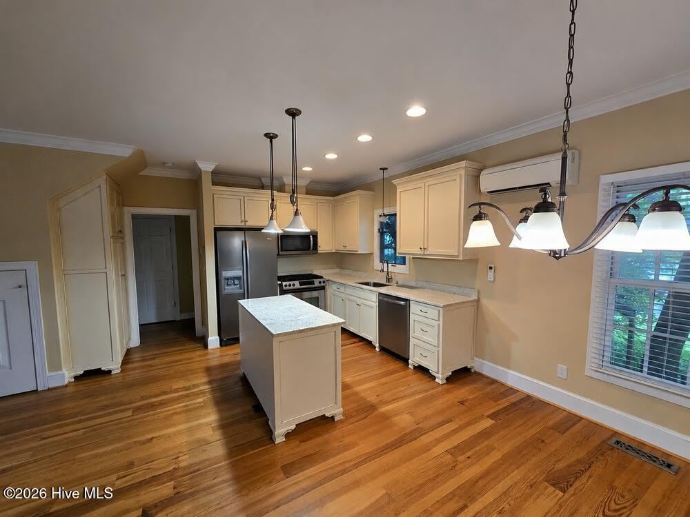 221 Pollock Street – photo 3