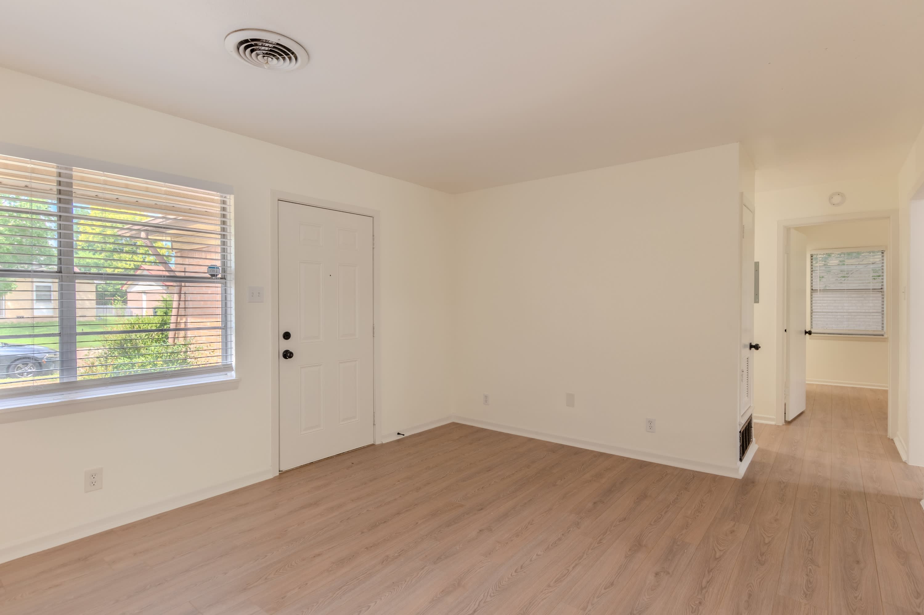 1402 Missouri Avenue – photo 5