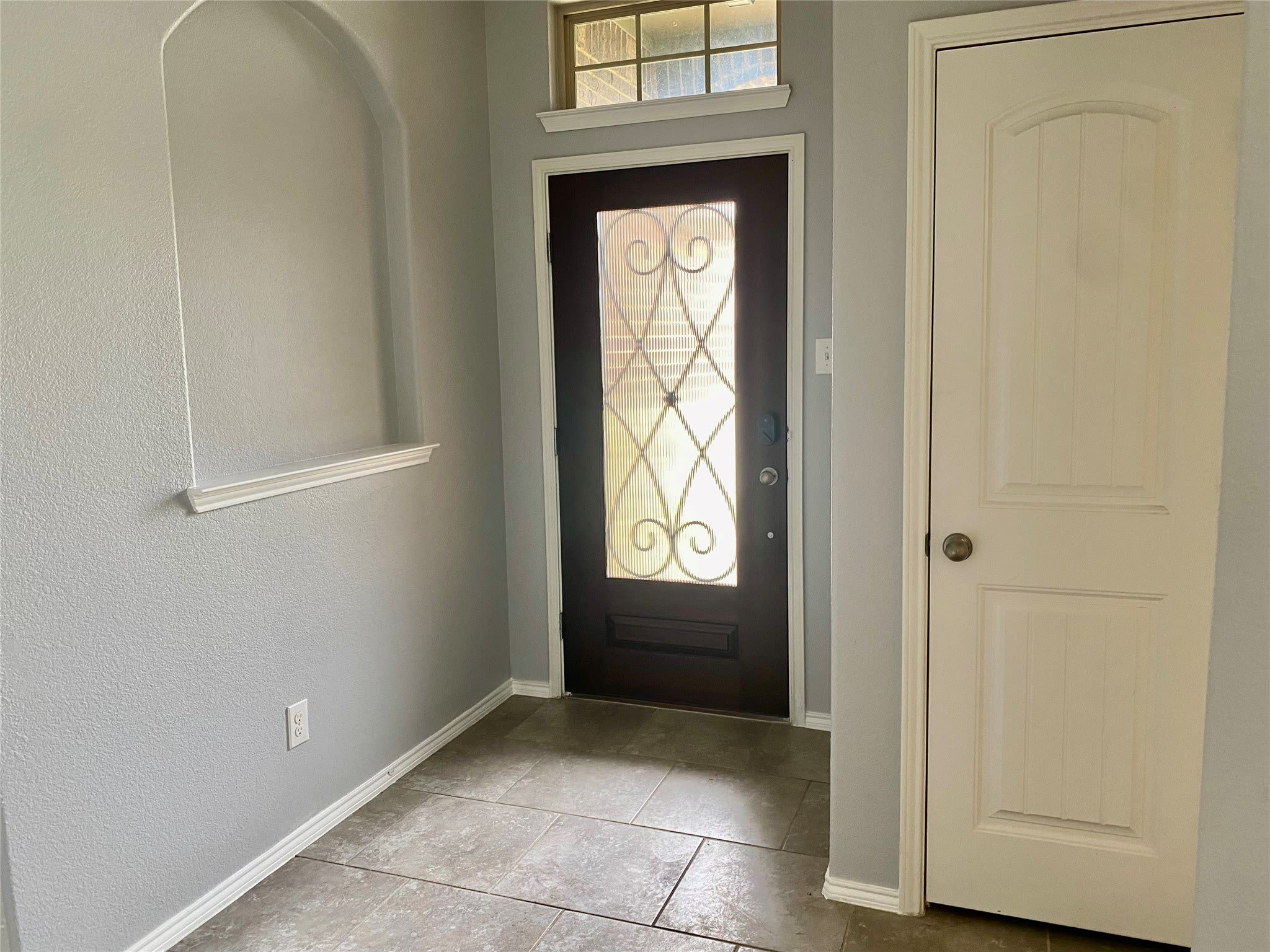 279 Oxford Drive – photo 2