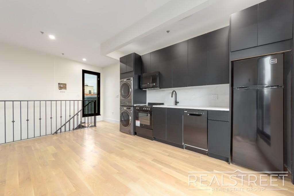1410 Lincoln PL – photo 4