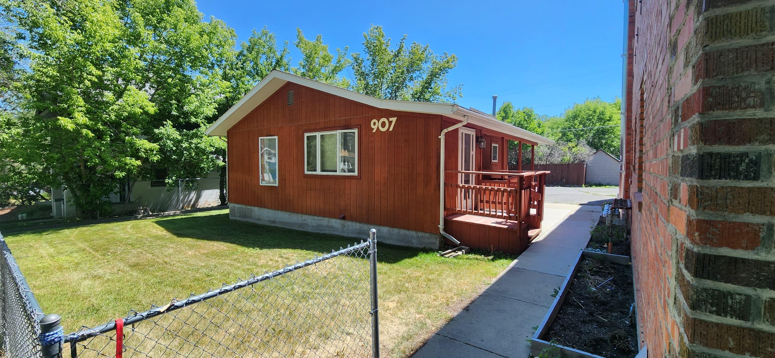 907 E 6th Ave – photo 1