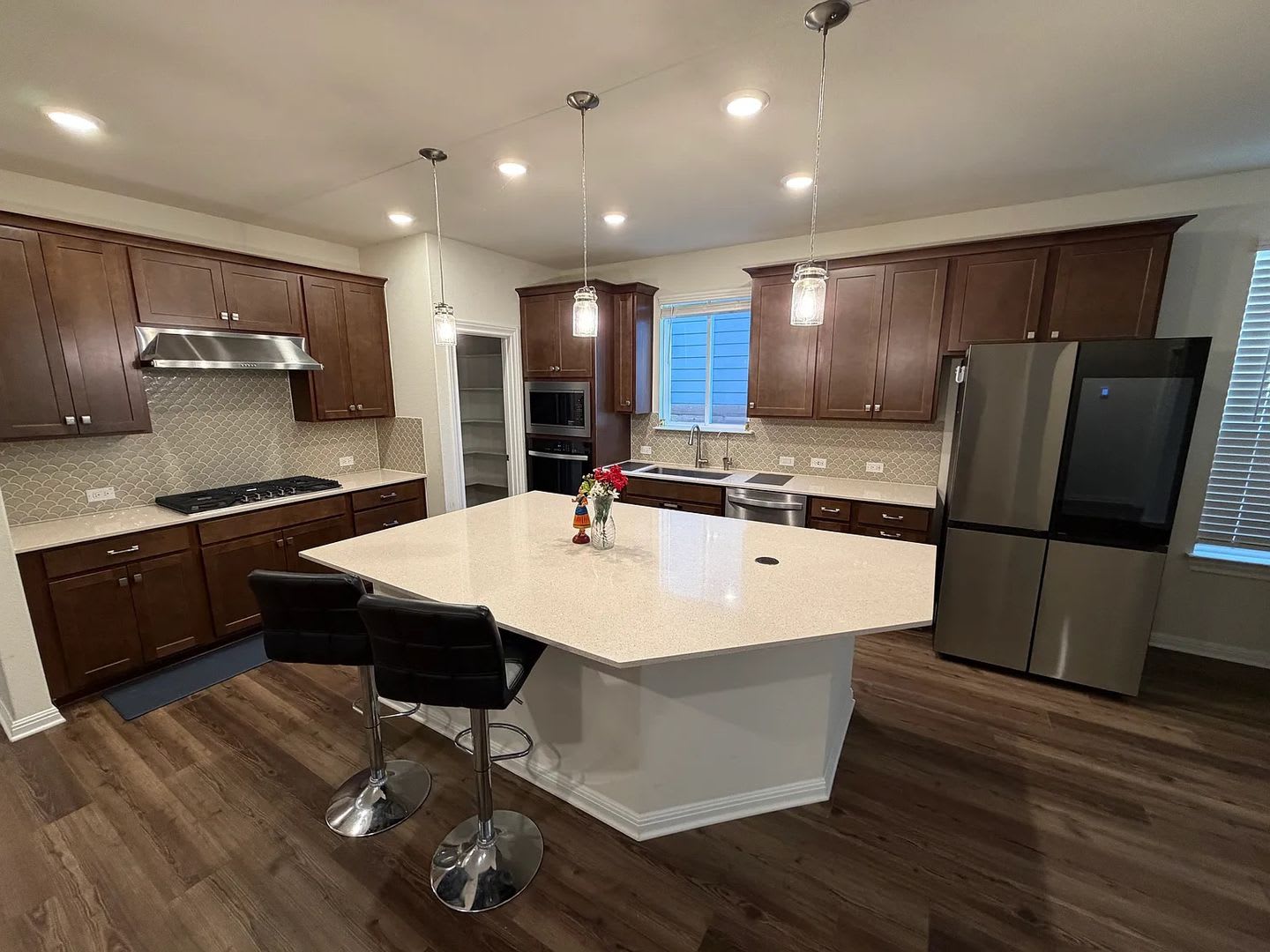 Room in 5 Bedroom Home in Leander – photo 2