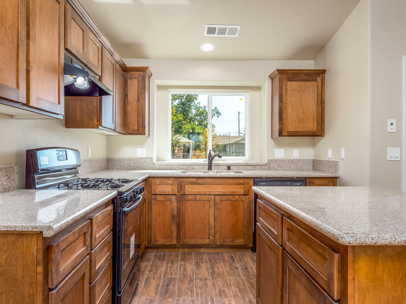 1010 West Goshen Avenue – photo 3