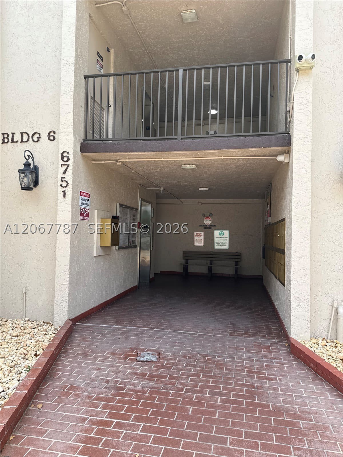 6751 N University Dr – photo 2