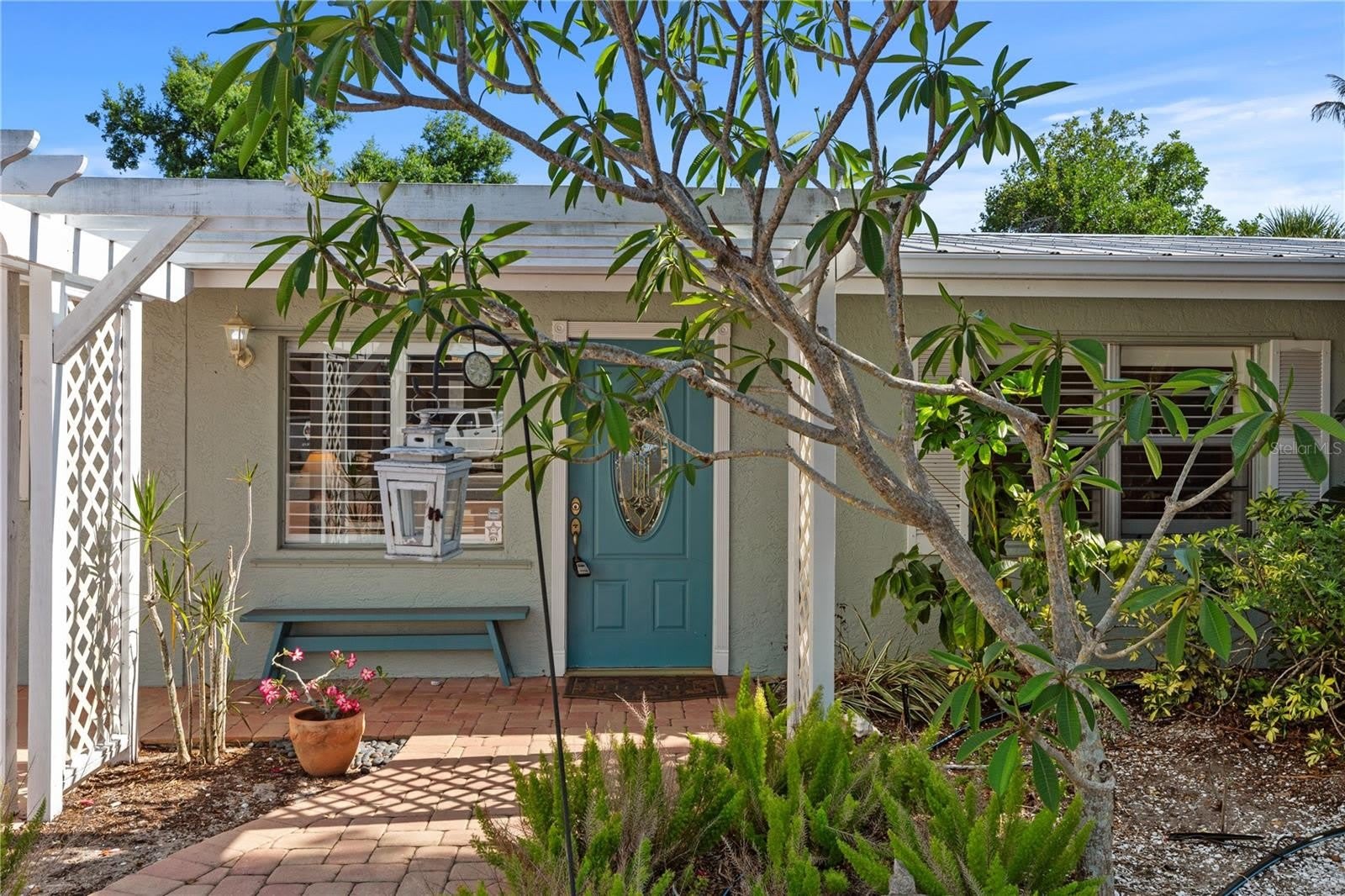 7860 HOLIDAY Drive – photo 1
