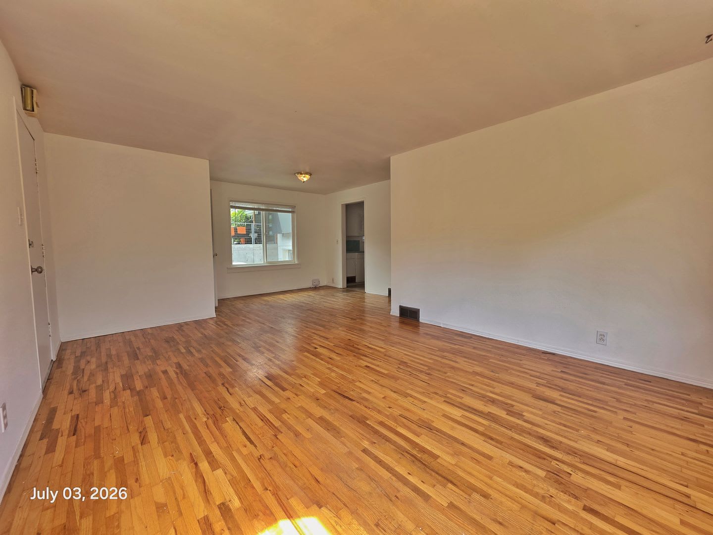 2 Bed 1 Bath Upperr unit apartment in a Duplex – photo 4