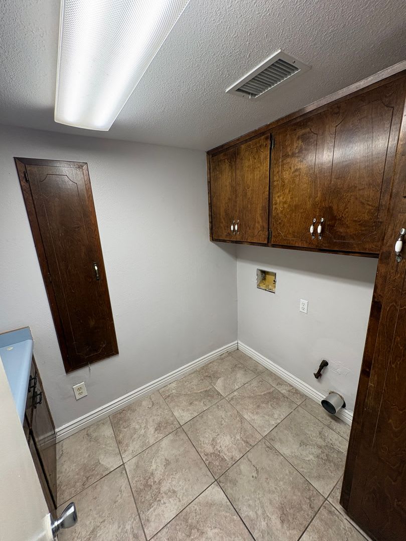 Spacious home in Tulare Rent Ready! – photo 4