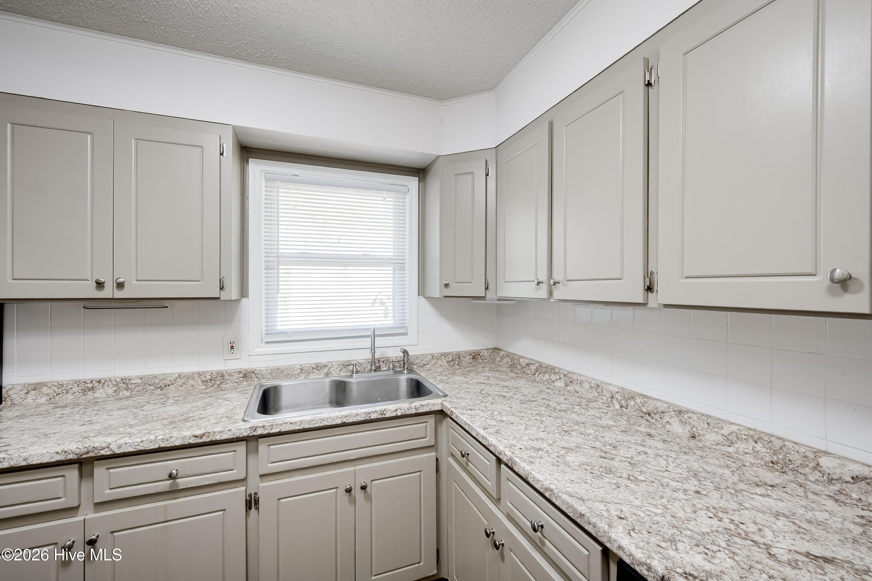 2107 Faircrest Avenue – photo 5