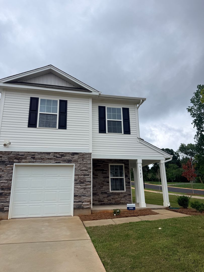 Like New, Upgraded townhome! – photo 2