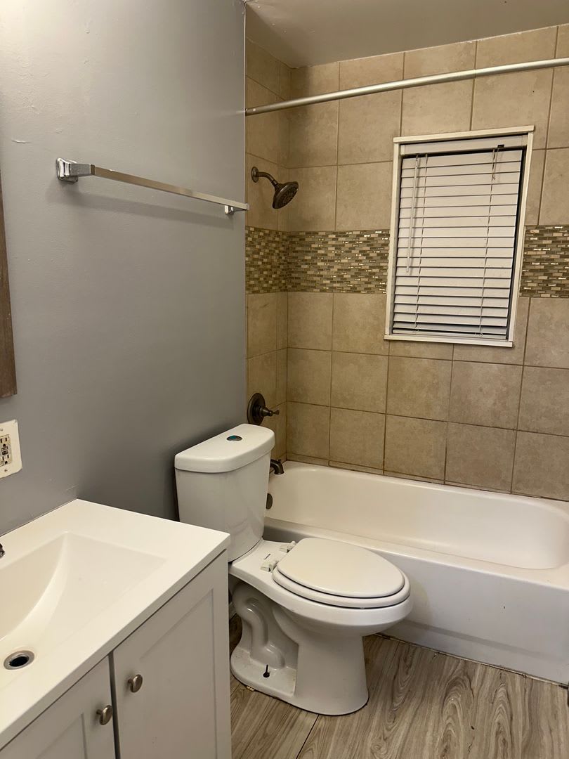 Spacious Rooms! Central Air! Partially Finished Basement! W/D! Available Now! – photo 5